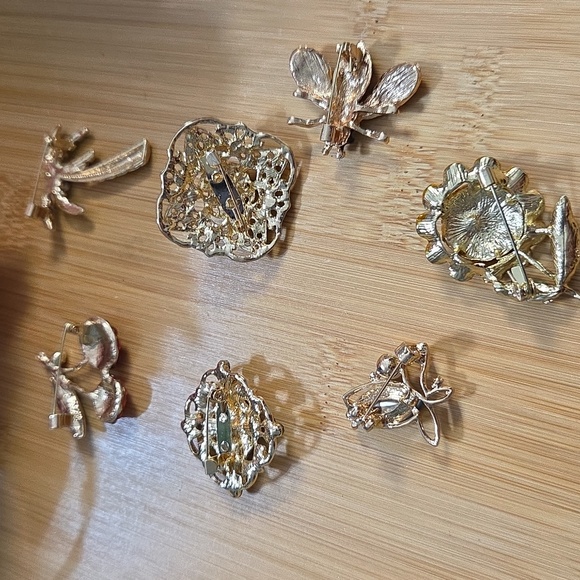 Elegant Gold and Colorful Set of 7 Brooches - Picture 8 of 8